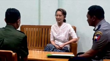 কারাগার থেকে গৃহবন্দী করা হয়েছে অং সান সু চিকে