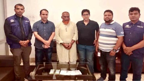 হজক্যাম্প থেকে চুরির ঘটনায় গ্রেপ্তার ২