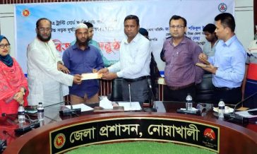 বিআরটিএ ট্রাস্টি বোর্ডের আর্থিক সহায়তার চেক বিতরণ