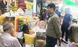 মাইজদীতে ভোক্তা অধিকারের অভিযানে তিন প্রতিষ্ঠানকে জরিমানা