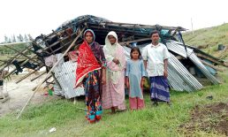 সুবর্ণচরে কালবৈশাখী ঝড়ে নিয়ে গেল ঘর, খোলা আকাশের এক পরিবারের
