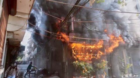 নয়াদিল্লির রেস্তোরাঁয় অগ্নিকাণ্ডে ২১ জন নিহত