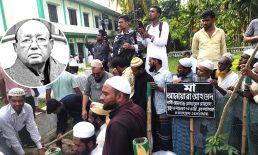 বাবা-মায়ের কবরের পাশে চিরনিদ্রায় শায়িত তোফায়েল আহমেদ