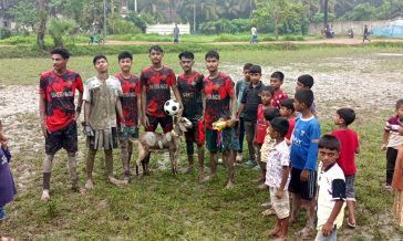 সেনবাগে বিবাহিত বনাম অবিবাহিত ফুটবল প্রীতি ম্যাচ অনুষ্ঠিত অবিবাহিত একাদশের ৭-১ গোলের বড় জয়,