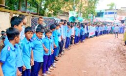 সেনবাগে চিলাদী-ছাতারপাইয়া সড়ক সংস্কারের দাবিতে মানববন্ধন