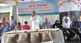 ক্ষুদ্র ও প্রান্তিক কৃষকদের মাঝে বিনামূল্যে কৃষি উপকরণ বিতরণ