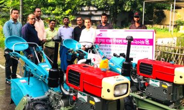 বেগমগঞ্জে ব্র্যাকের উদ্যোগে হাসের বাচ্চা ও পাওয়ার টিলার বিতরণ