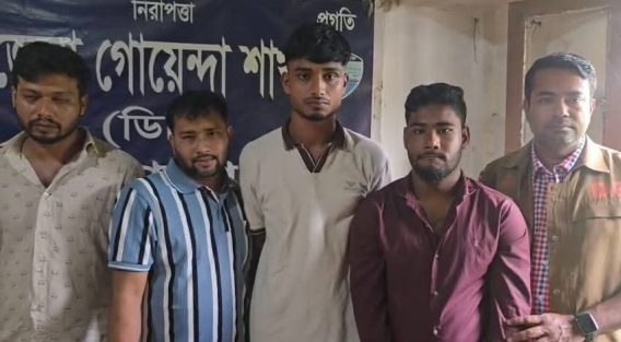 চৌমুহনীতে আবাসিক হোটেলে ডিবির অভিযান, আটক ১৪