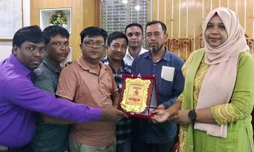মাদকবিরোধী কমিটির উদ্যোগে ইউএনও’র সঙ্গে মতবিনিময় ও সম্মাননা প্রদান