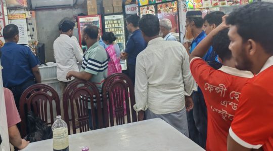 কোম্পানীগঞ্জে দুই হোটেলকে ৩৫ হাজার টাকা জরিমানা