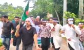 বাঁধের হাটে কাফনের কাপড় পরে নিষিদ্ধ ছাত্রলীগের শপথ ও বিক্ষোভ