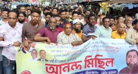 চৌমুহনীতে মঞ্জুরুল আজিম সুমনকে অভিনন্দন জানিয়ে আনন্দ মিছিল