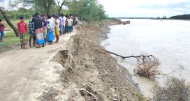 কোম্পানীগঞ্জে নদীভাঙন রোধে দ্রুত স্লুইসগেট নির্মাণ ও জিও ব্যাগ ফেলার দাবিতে মানববন্ধন