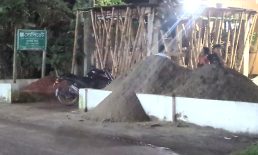 রাতের অন্ধকারে সরকারি জায়গার উপর ঘর নির্মাণের চেষ্টা