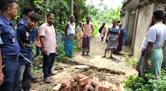 বেগমগঞ্জে চলাচলের রাস্তা দখলের অভিযোগ: থানায় অভিযোগ