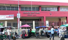নোয়াখালী প্রধান ডাকঘরে সেবা নিয়ে অসন্তোষ, পার্সেল সংগ্রহে ভোগান্তির অভিযোগ