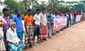 সুবর্ণচরে দখল-ভাঙচুর ও লুটপাটের অভিযোগে যুবদল নেতার বিরুদ্ধে মানববন্ধন