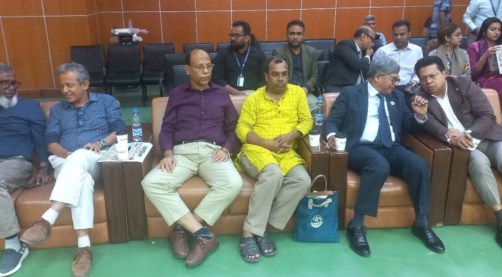 নর্থ সাউথ ইউনিভার্সিটির ট্রাস্টি বোর্ডের চেয়ারম্যান আজিজ আল কায়সার টিটু, উপাচার্য (ভিসি) অধ্যাপক ড. আবদুল হান্নান চৌধুরী, স্কুল অব বিজনেস অ্যান্ড ইকোনমিকস-এর ডিন অধ্যাপক ড. এ. কে. এম. ওয়ারেসুল করিম বুলবুল, এনএসইউ’র প্রোক্টর ড. আব্দুল খালেক, জিপিও’র সাবেক মহাপরিচালক হারুনুর রশীদ এবং দৈনিক নোয়াখালীর কথা পত্রিকার সম্পাদক মহিনউদ্দিন চৌধুরী লিটন
