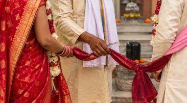 ৫ সন্তানের মাকে নিজ হাতে প্রেমিকের সঙ্গে বিয়ে দিলেন স্বামী