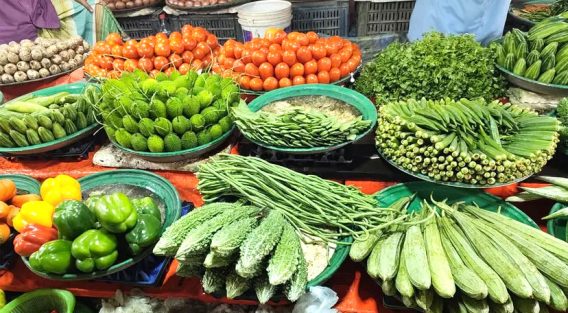 সবজির চড়া দামে অস্বস্তিতে ক্রেতারা