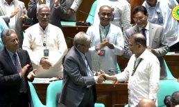 নবনির্বাচিত রাষ্ট্রপতি মির্জা ফখরুলকে লাল গোলাপ শুভেচ্ছা প্রধানমন্ত্রীর