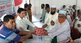 লক্ষ্মীপুরে মেধাবী শিক্ষার্থীরদের মাঝে শিক্ষা উপকরণ বিতরণ