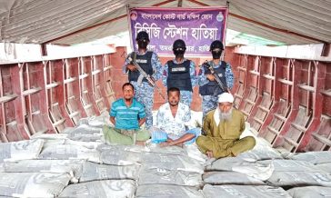 মিয়ানমারে পাচারের পথে ১,৩৬০ বস্তা সিমেন্টসহ ৩জনকে আটক কোষ্টগার্ড