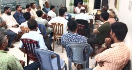 সরকারি অফিসে শিক্ষা কর্মকর্তার জন্মদিন, শিক্ষকদের উপঢৌকন দেওয়ার অভিযোগ