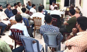 সরকারি অফিসে শিক্ষা কর্মকর্তার জন্মদিন, শিক্ষকদের উপঢৌকন দেওয়ার অভিযোগ