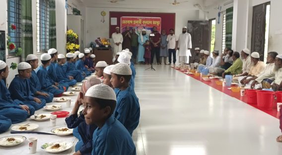 সেনবাগে প্রবাসীদের অর্থায়নে শিক্ষার্থী আপ্যায়ন ও বৃক্ষরোপণ কর্মসূচি