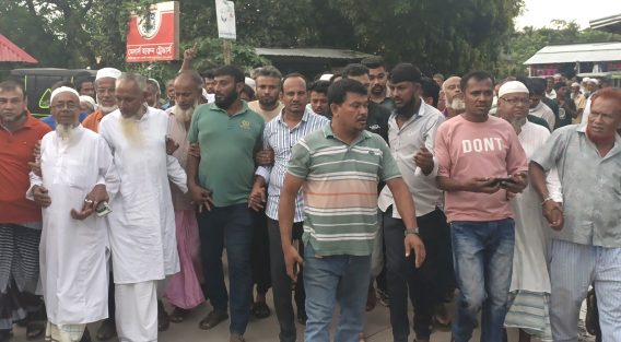 সেনবাগে বিএনপি নেতার ওপর হামলার প্রতিবাদে বিক্ষোভ