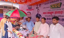 চাটখিলে শিক্ষার্থী ও অভিভাবকদের মাঝে মেয়র প্রার্থী মাসুদ রানা’র ছাতা বিতরণ