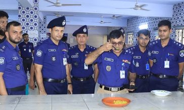 অফিসার ও ফোর্সের কল্যাণে পুলিশ সুপারের আকস্মিক মেস পরিদর্শন