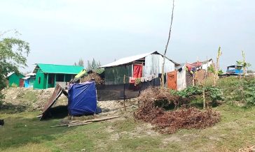 হাতিয়ায় বিএনপির প্রভাবে বেড়িবাঁধের জমি দখল করে বসতি বাণিজ্যে!